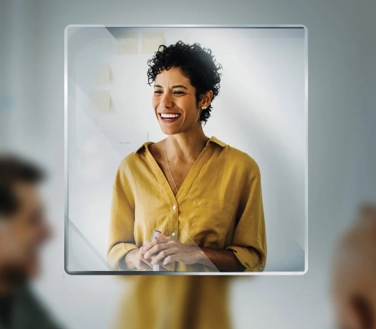 Lens Image_Lady Yellow Shirt Lens Image_Lady Yellow Shirt